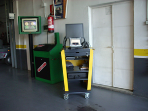Interior de taller mecánico Cabezas