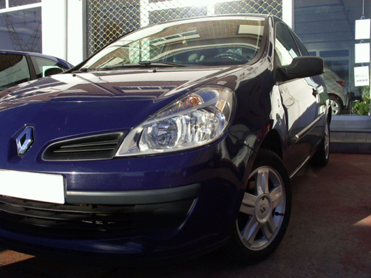 RENAULT CLIO III - azul vista delantera