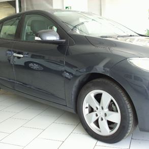RENAULT MEGANE III - oscuro vista lateral